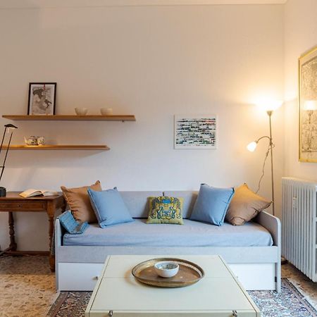 Lovely & Quiet Apartment - With Balcony & Parking Como Exterior foto